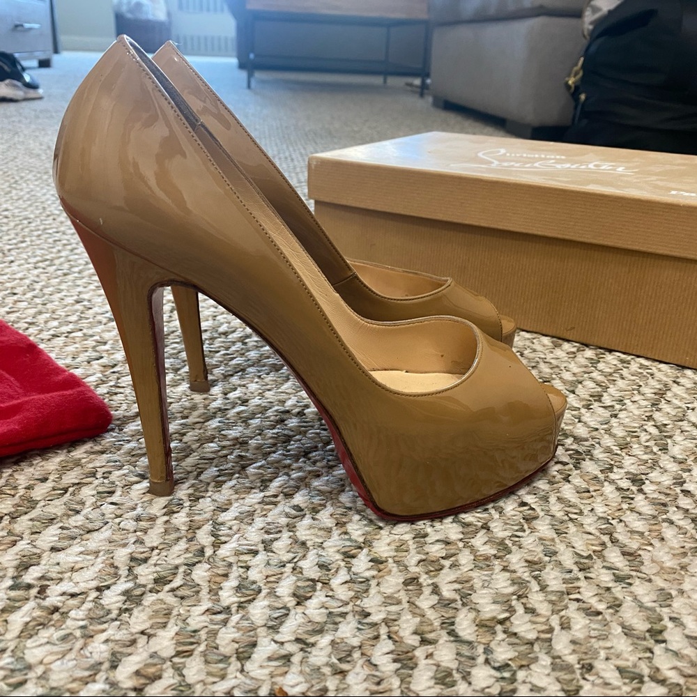 Authentic Christian Louboutin hyper prive 120 patent platform heel camel sz 37.5